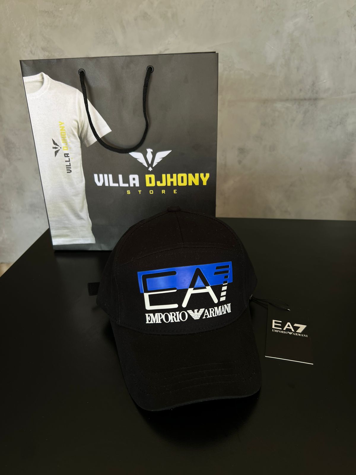 Boné Empório Armani Preto