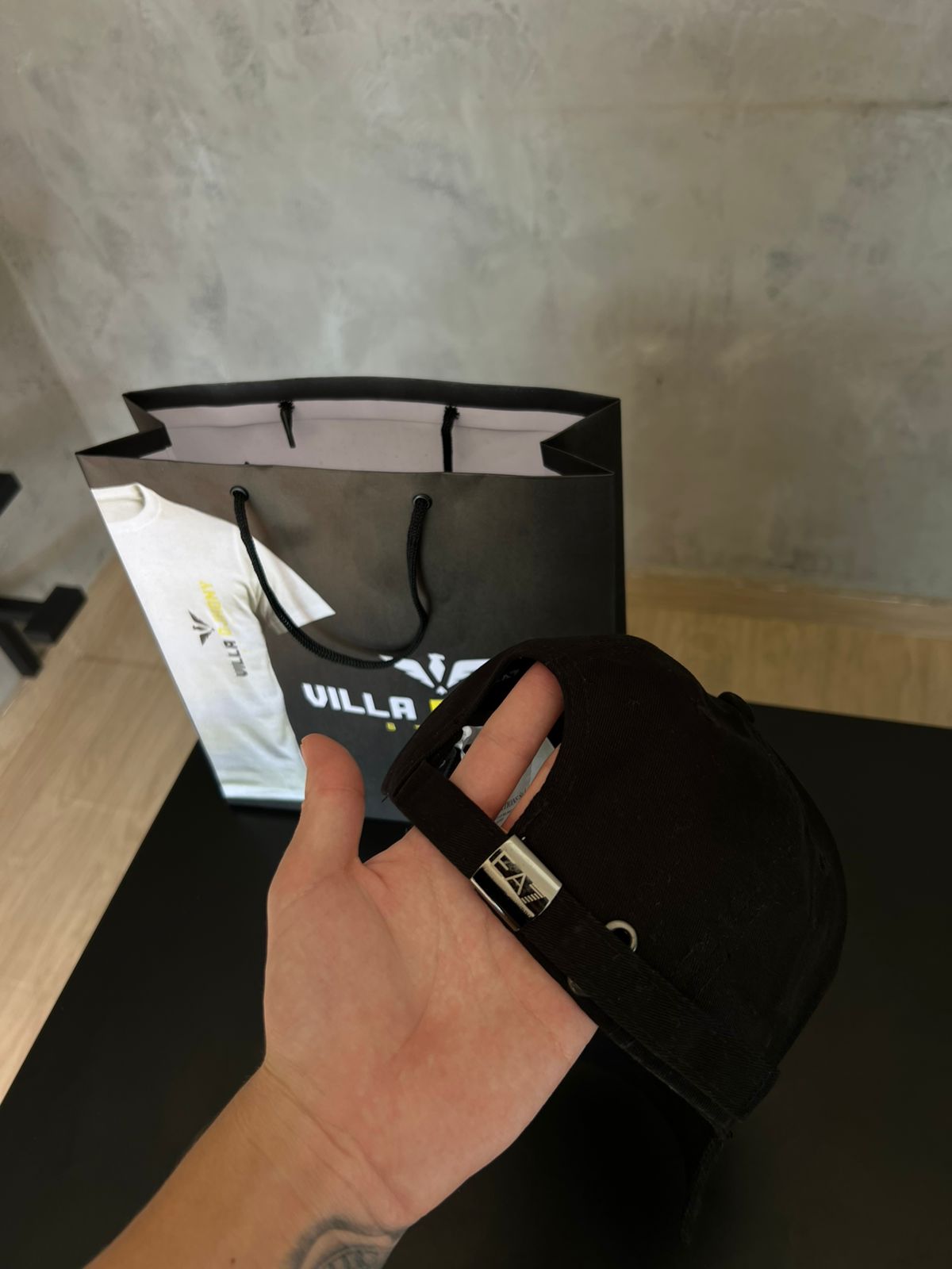 Boné Empório Armani Preto