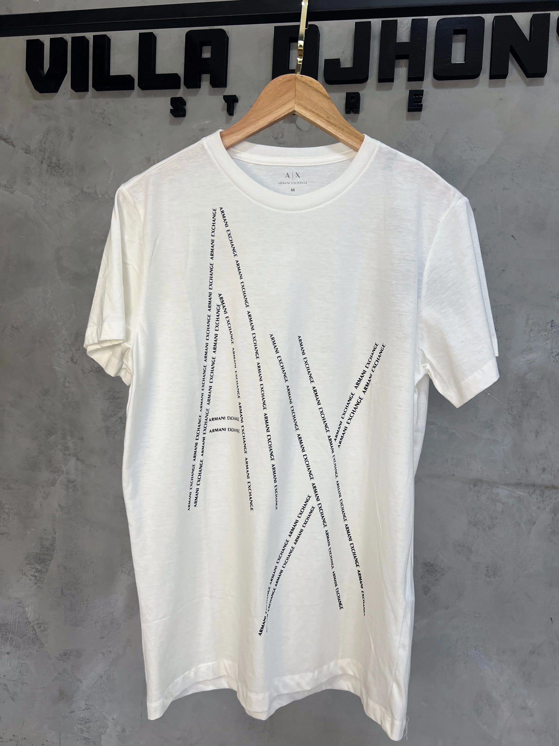 Camiseta Armani Exchange Banca Detalhada