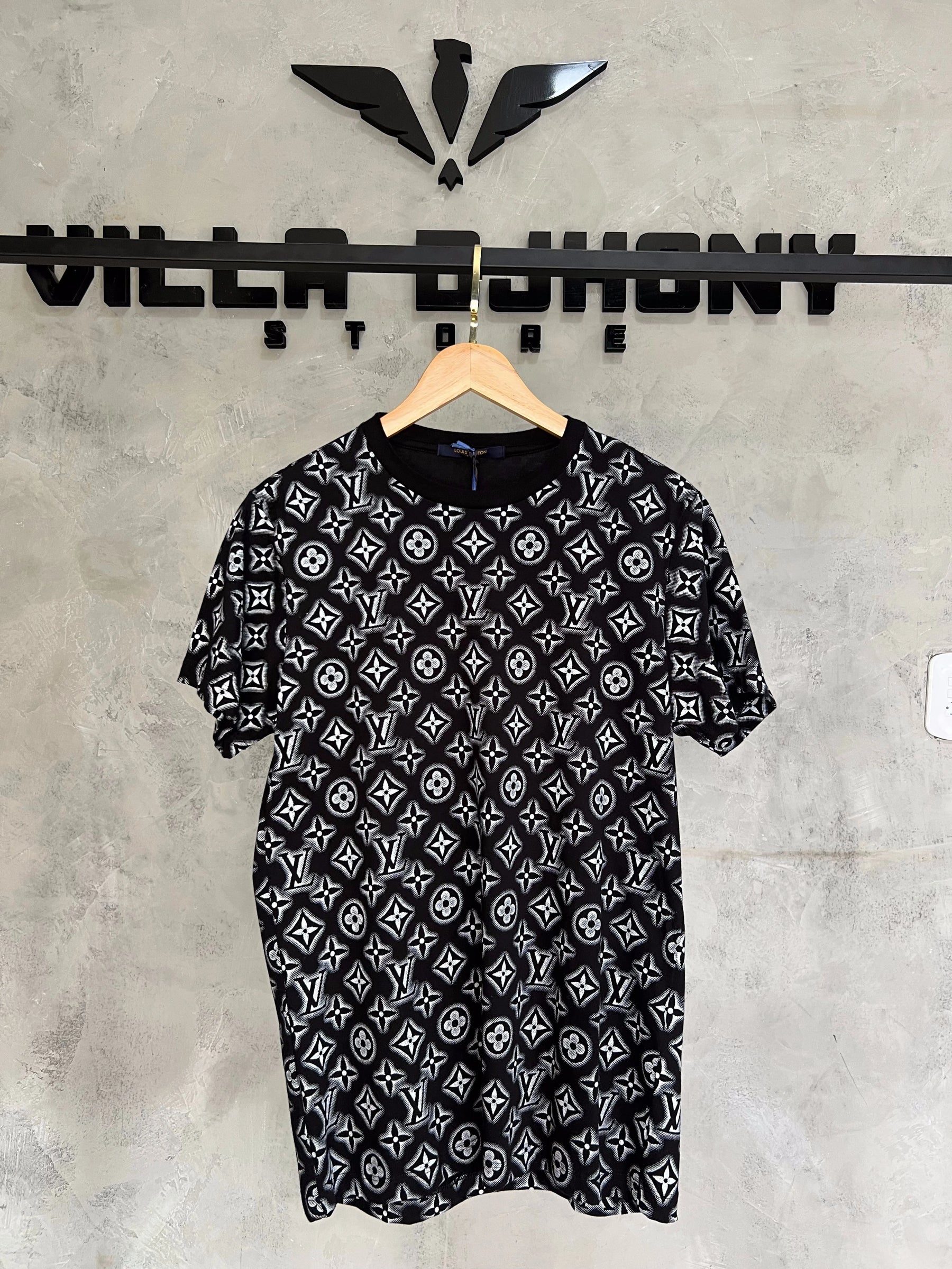 Camiseta Louis Vuitton Estampada Preto e Branco