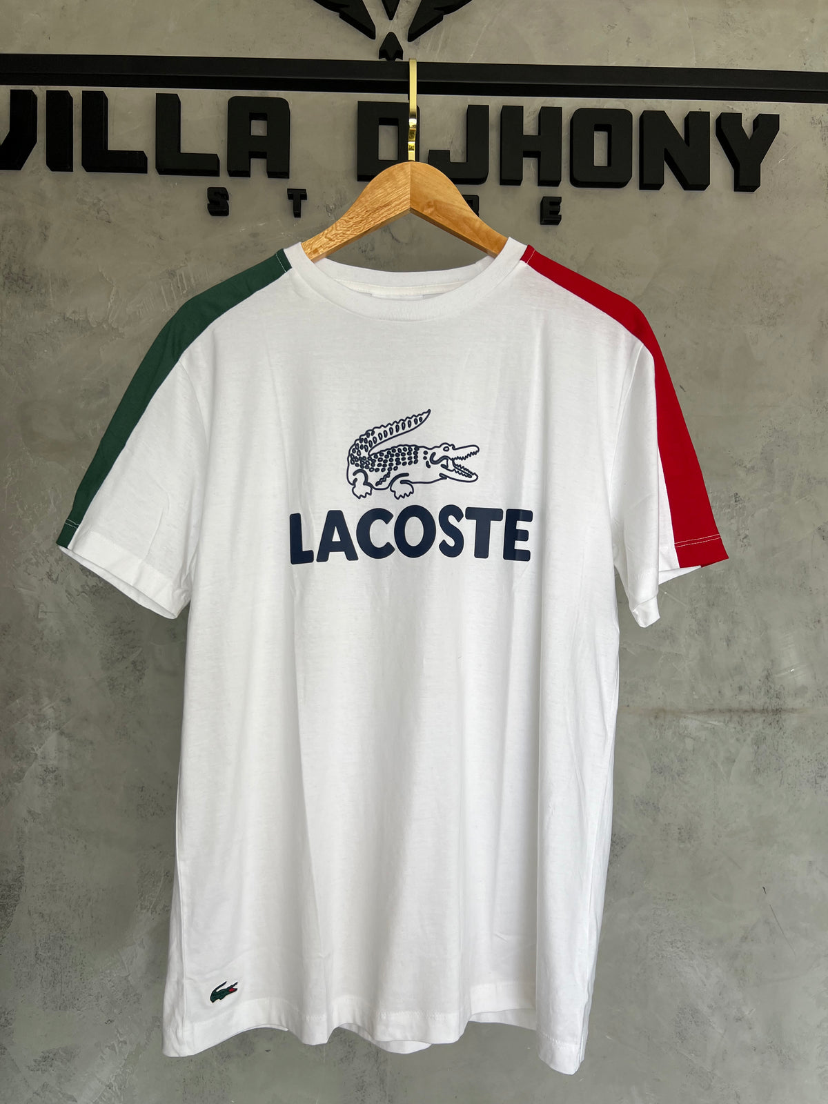 Camiseta Lacoste Branca Detalhada