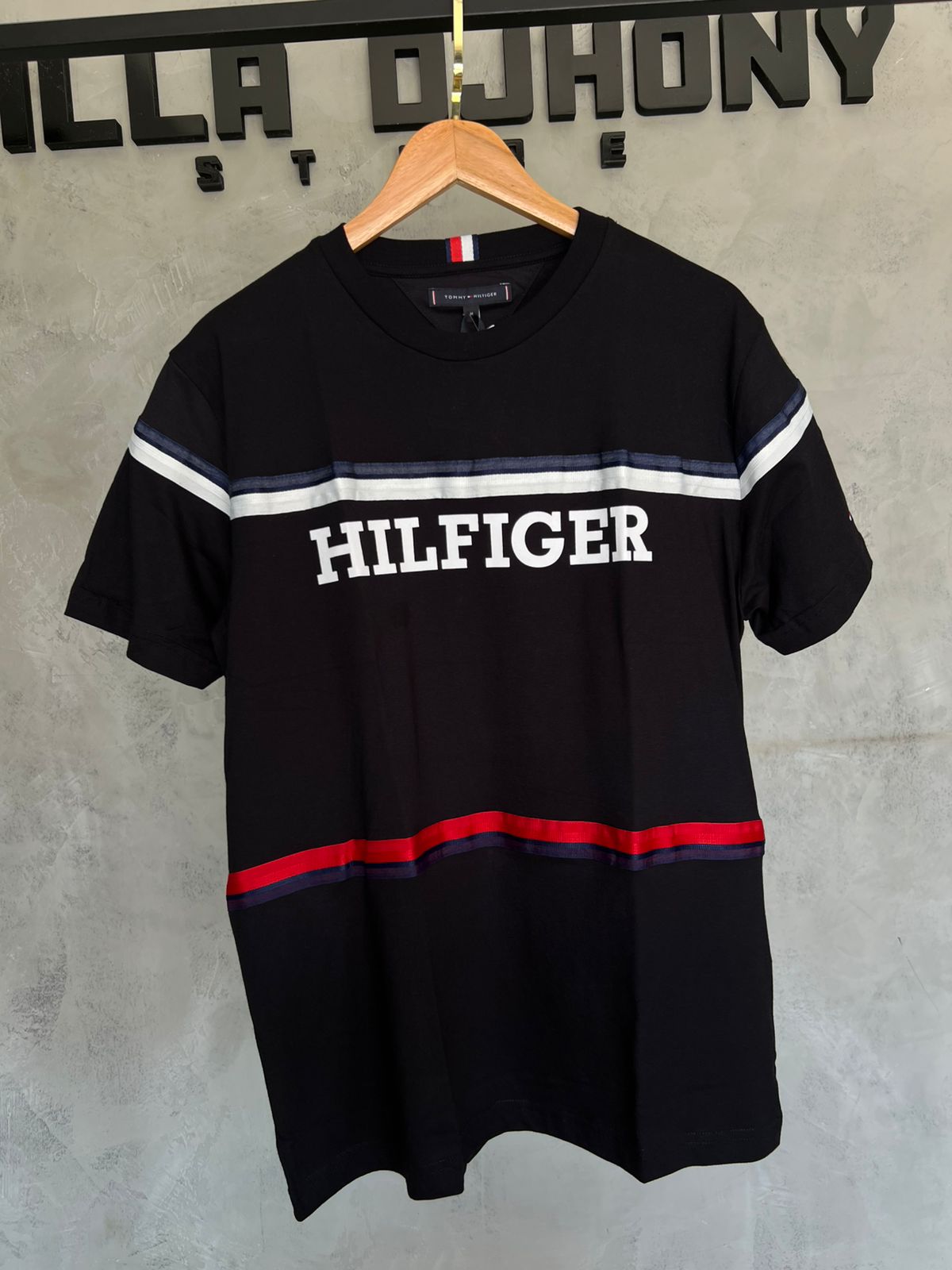 Camiseta Tommy Hilfiger Preta